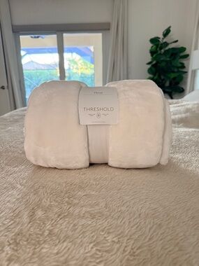 Threshold Faux Fur Throw Blanket Off White 50” x 70” Soft Cozy Plush NEW